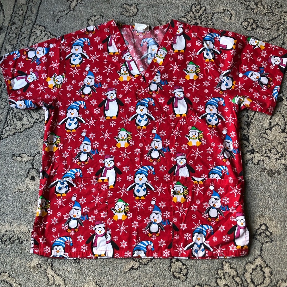 Peppermint Scrubs Brand Penguin Christmas Scrub Top size Large